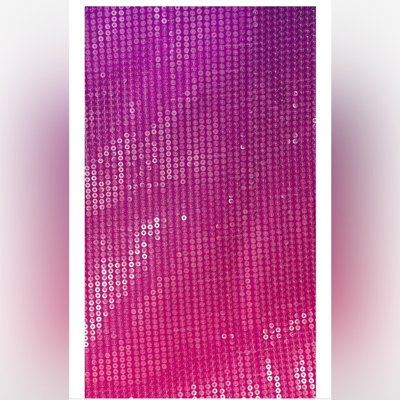 Gorgeous cocktail dress. I am 120 pounds and wear size XS-S and the XS fit me. - Picture 3 of 4